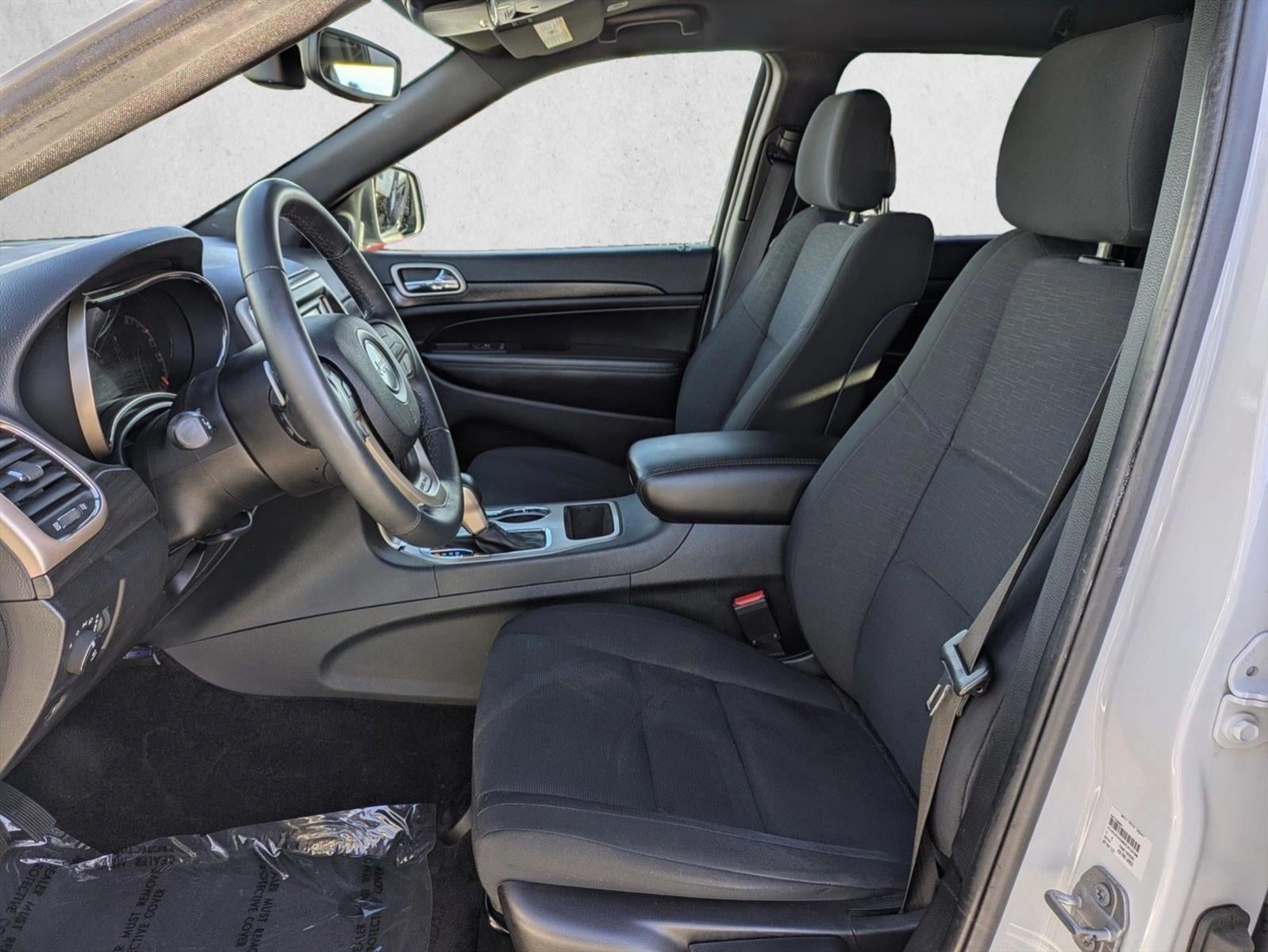 2017 Jeep Grand Cherokee Laredo 4x2