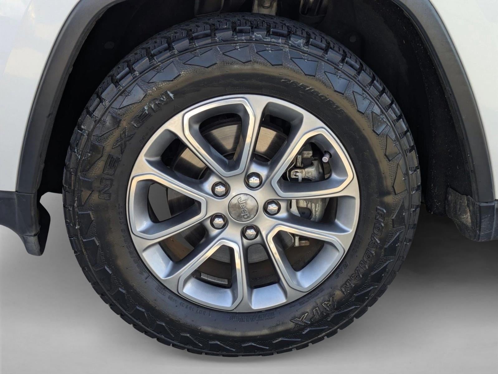 2017 Jeep Grand Cherokee Laredo 4x2