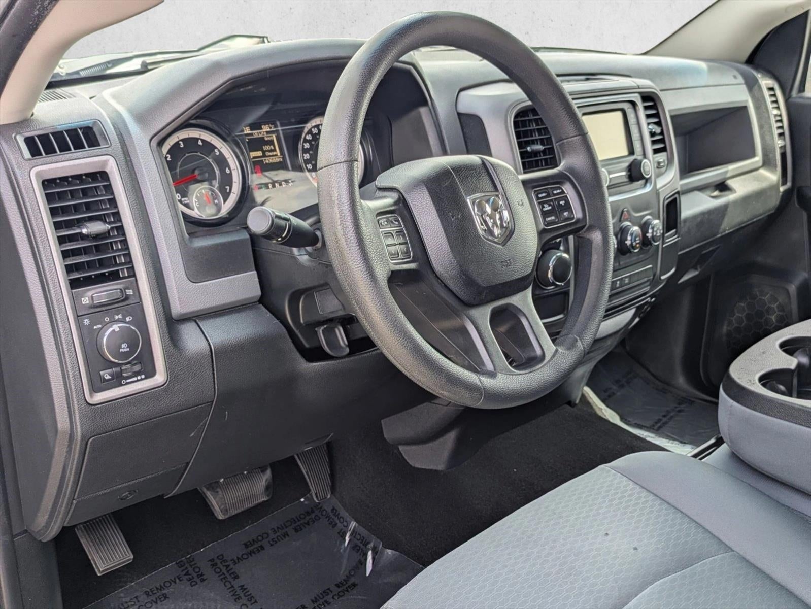2018 RAM 1500 Express 4x2 Crew Cab 5'7" Box