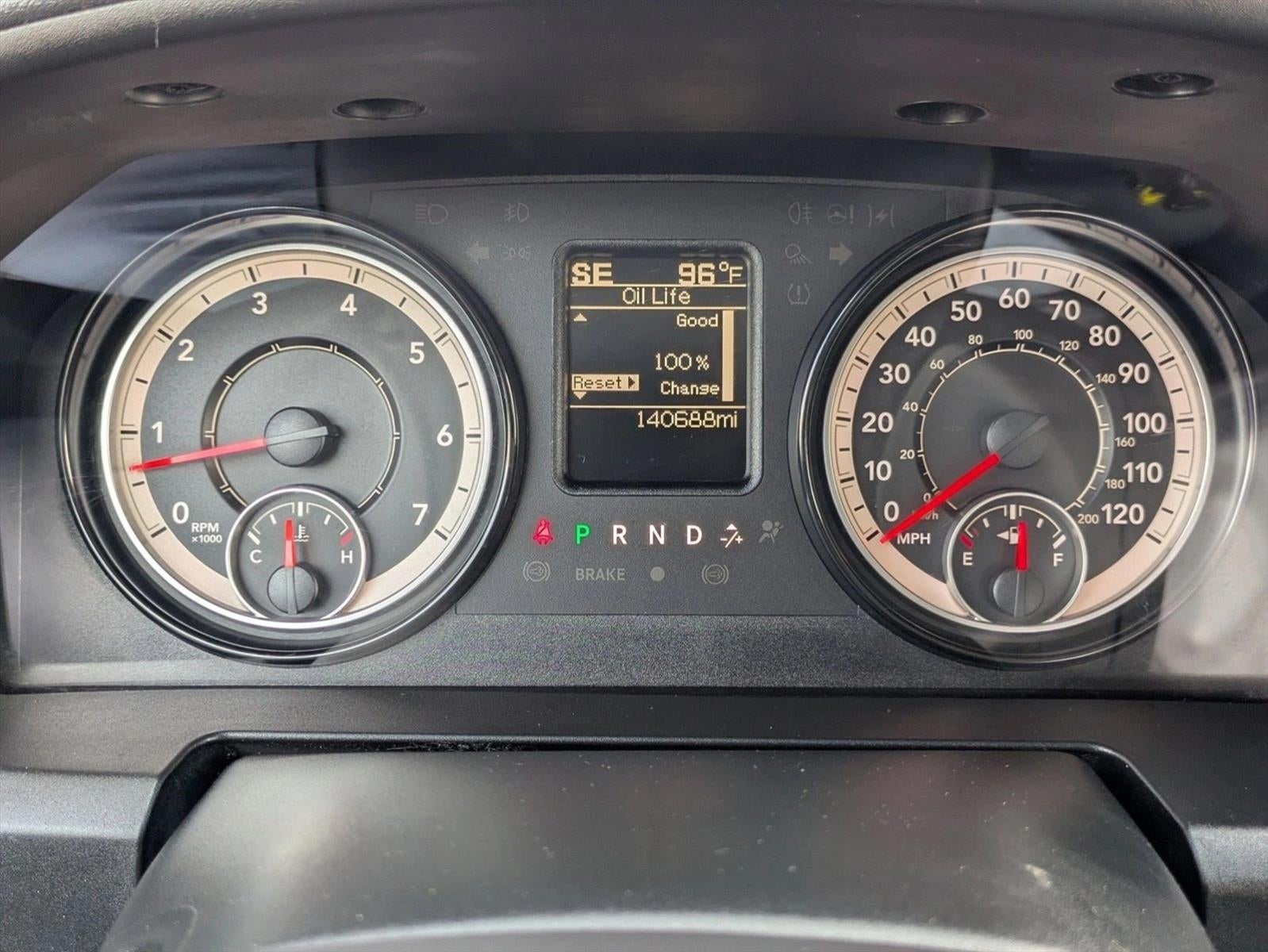 2018 RAM 1500 Express 4x2 Crew Cab 5'7" Box