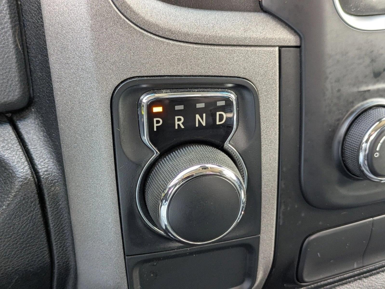 2018 RAM 1500 Express 4x2 Crew Cab 5'7" Box