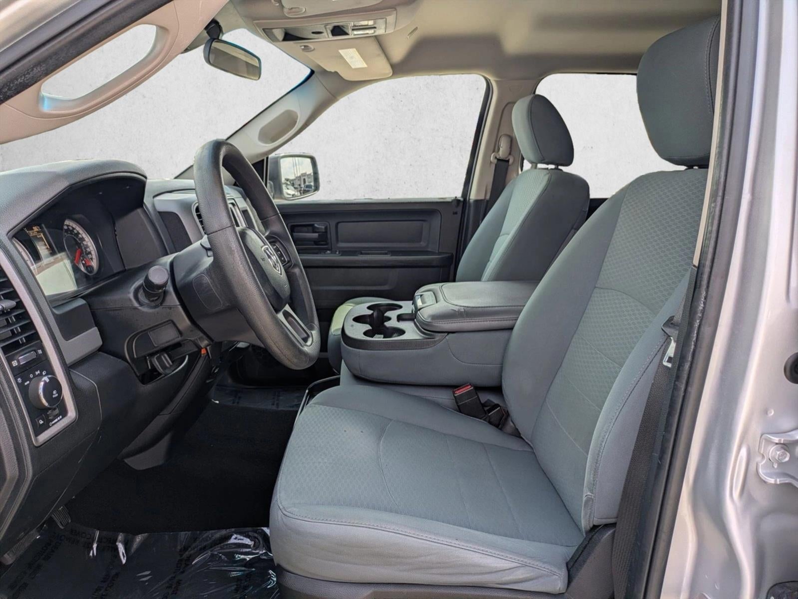 2018 RAM 1500 Express 4x2 Crew Cab 5'7" Box