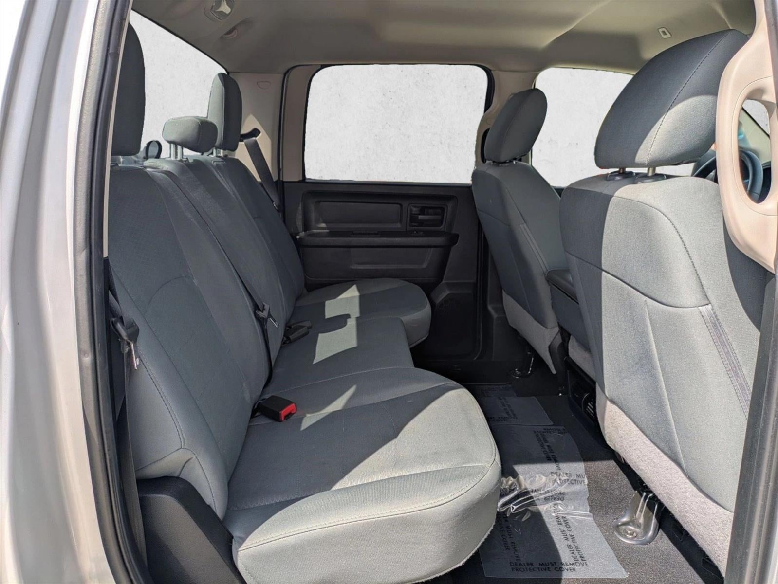 2018 RAM 1500 Express 4x2 Crew Cab 5'7" Box