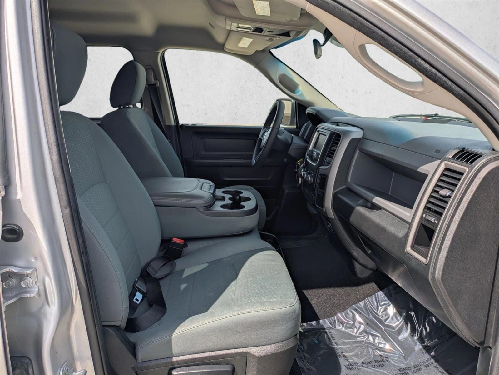 2018 RAM 1500 Express 4x2 Crew Cab 5'7" Box