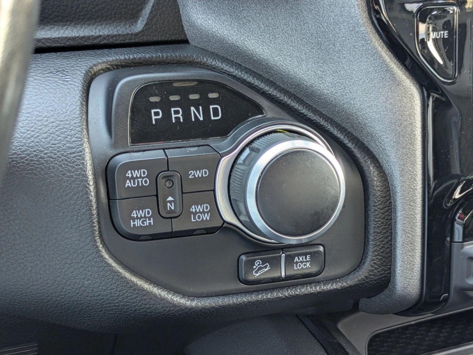 2020 RAM 1500 Big Horn 4x4 Crew Cab 5'7" Box