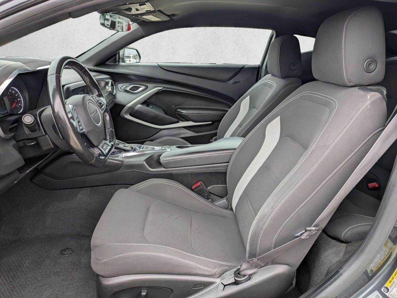 2017 Chevrolet Camaro 2dr Coupe 1LT