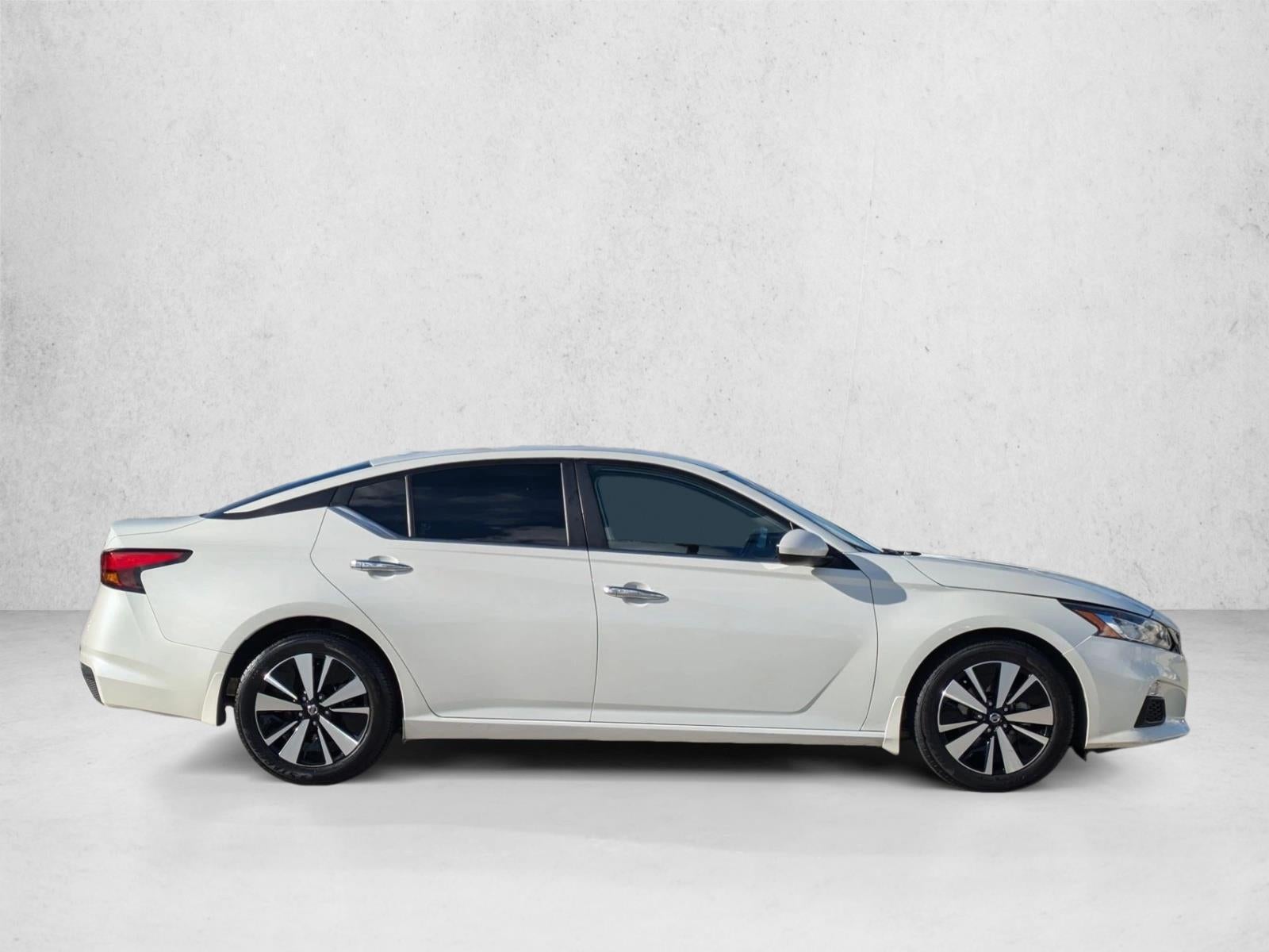 2022 Nissan Altima 2.5 SV Sedan