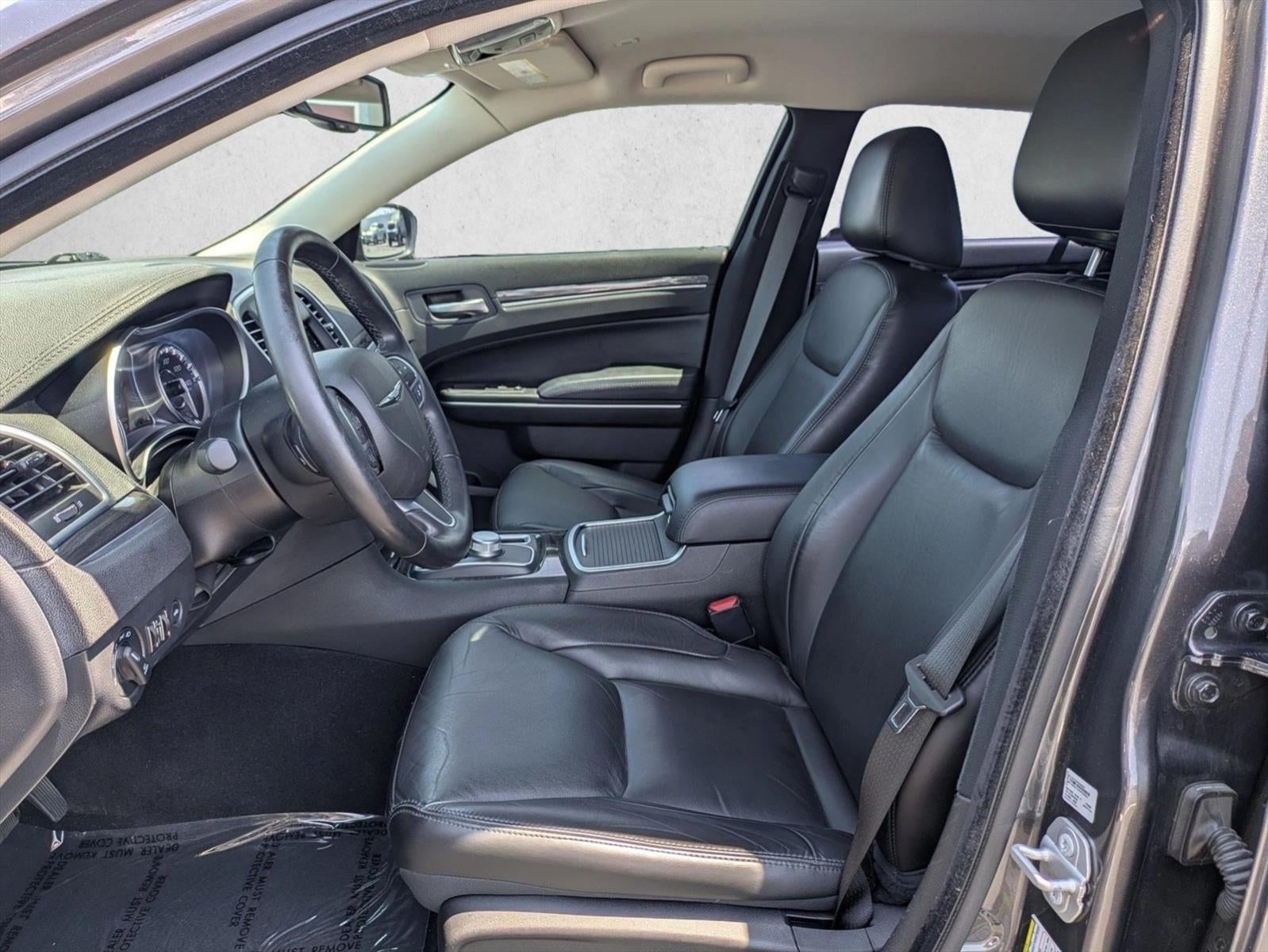 2022 Chrysler 300 Touring L RWD