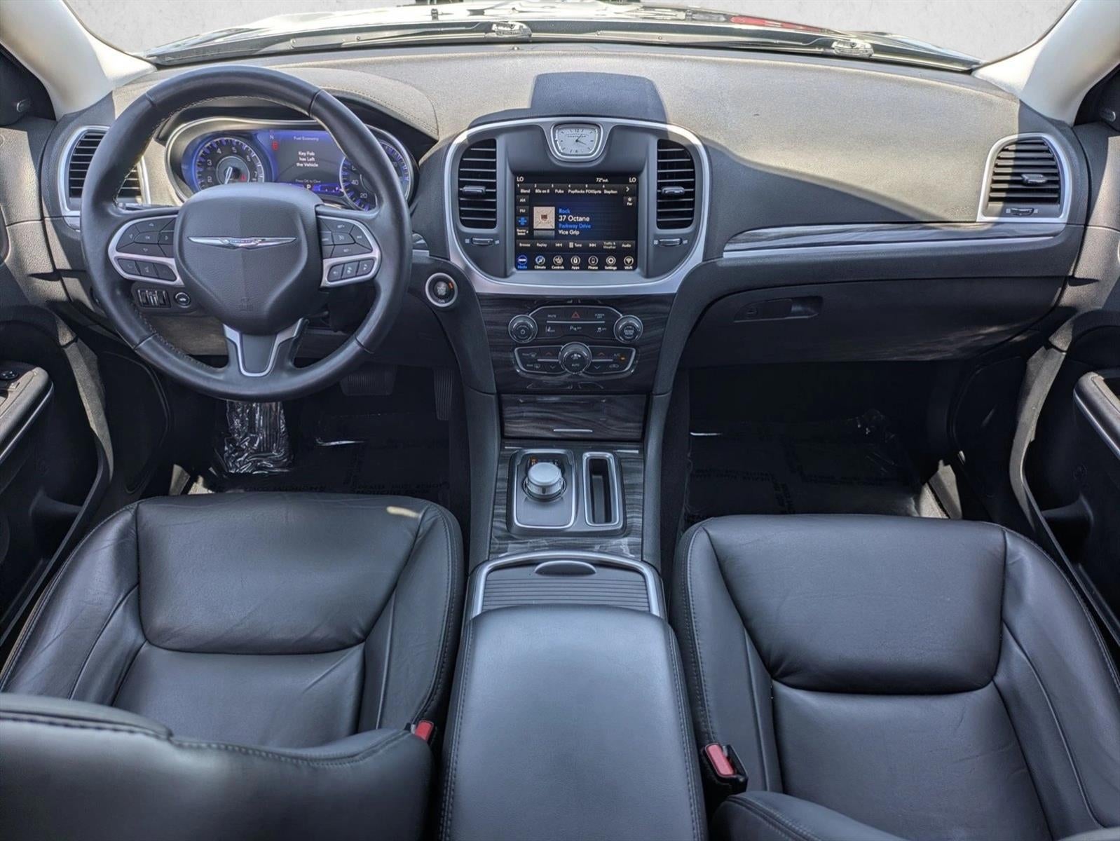 2022 Chrysler 300 Touring L RWD