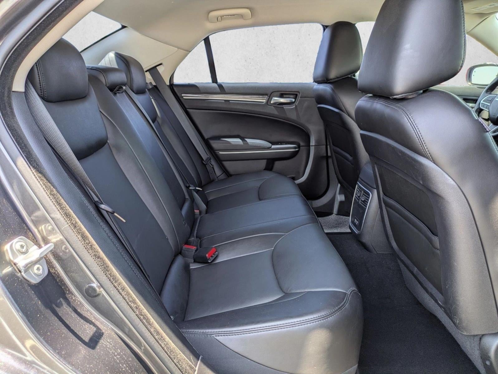 2022 Chrysler 300 Touring L RWD