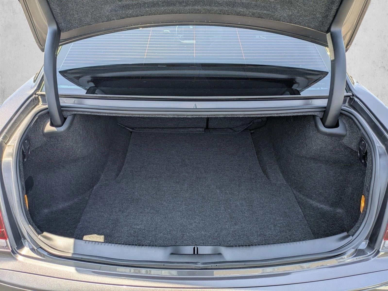2022 Chrysler 300 Touring L RWD