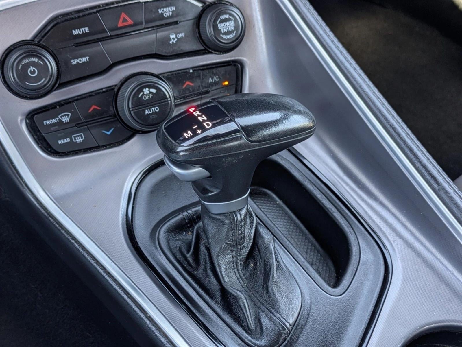 2019 Dodge Challenger SXT RWD