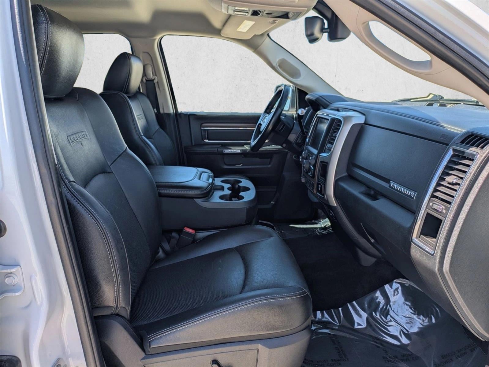 2015 RAM 2500 4WD Crew Cab 8 Ft Box Laramie