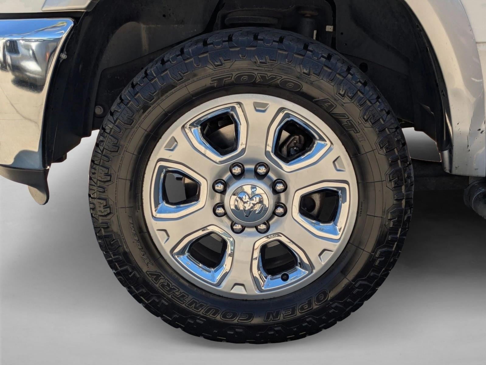 2015 RAM 2500 4WD Crew Cab 8 Ft Box Laramie