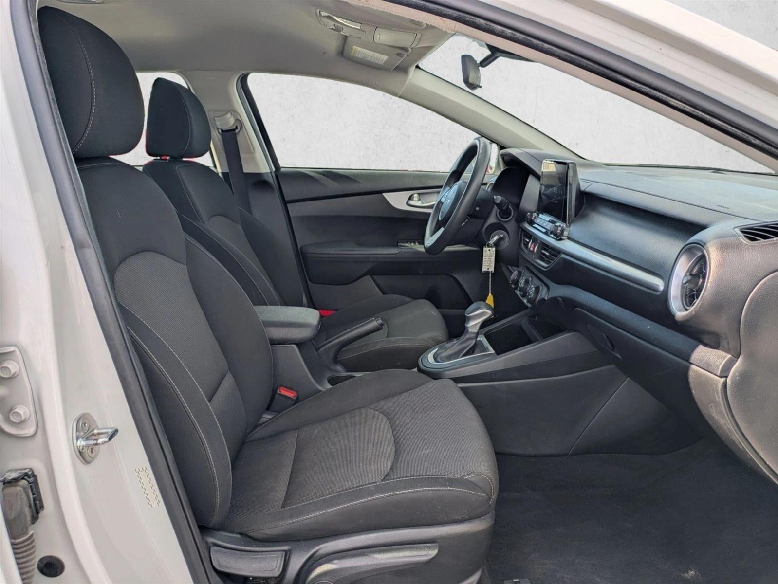 2023 Kia Forte LXS IVT