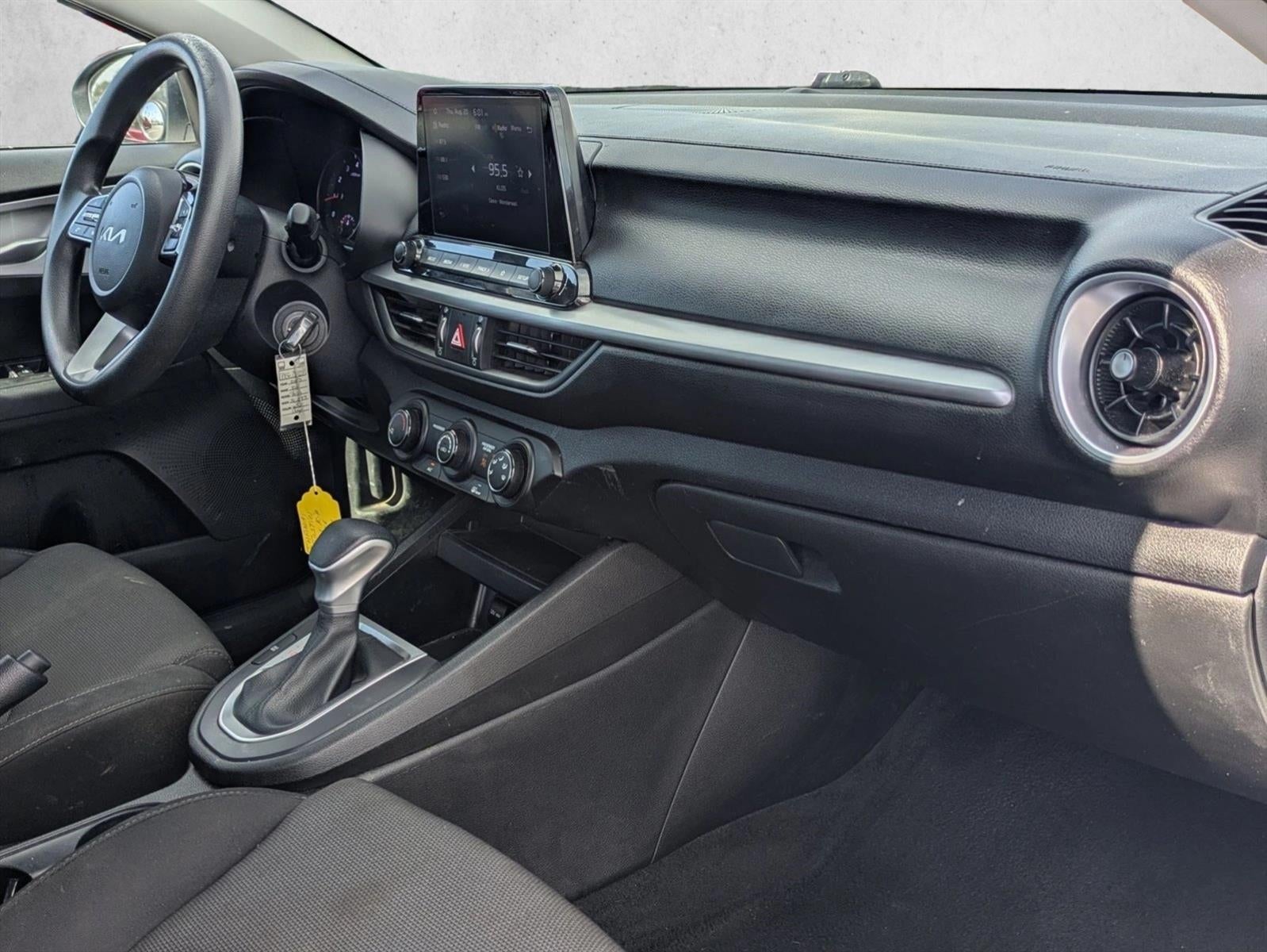 2023 Kia Forte LXS IVT