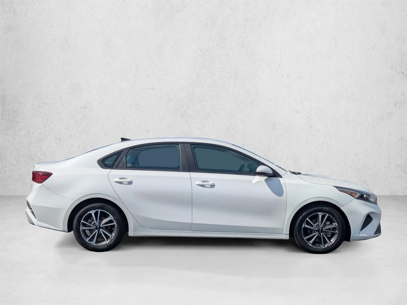 2023 Kia Forte LXS IVT