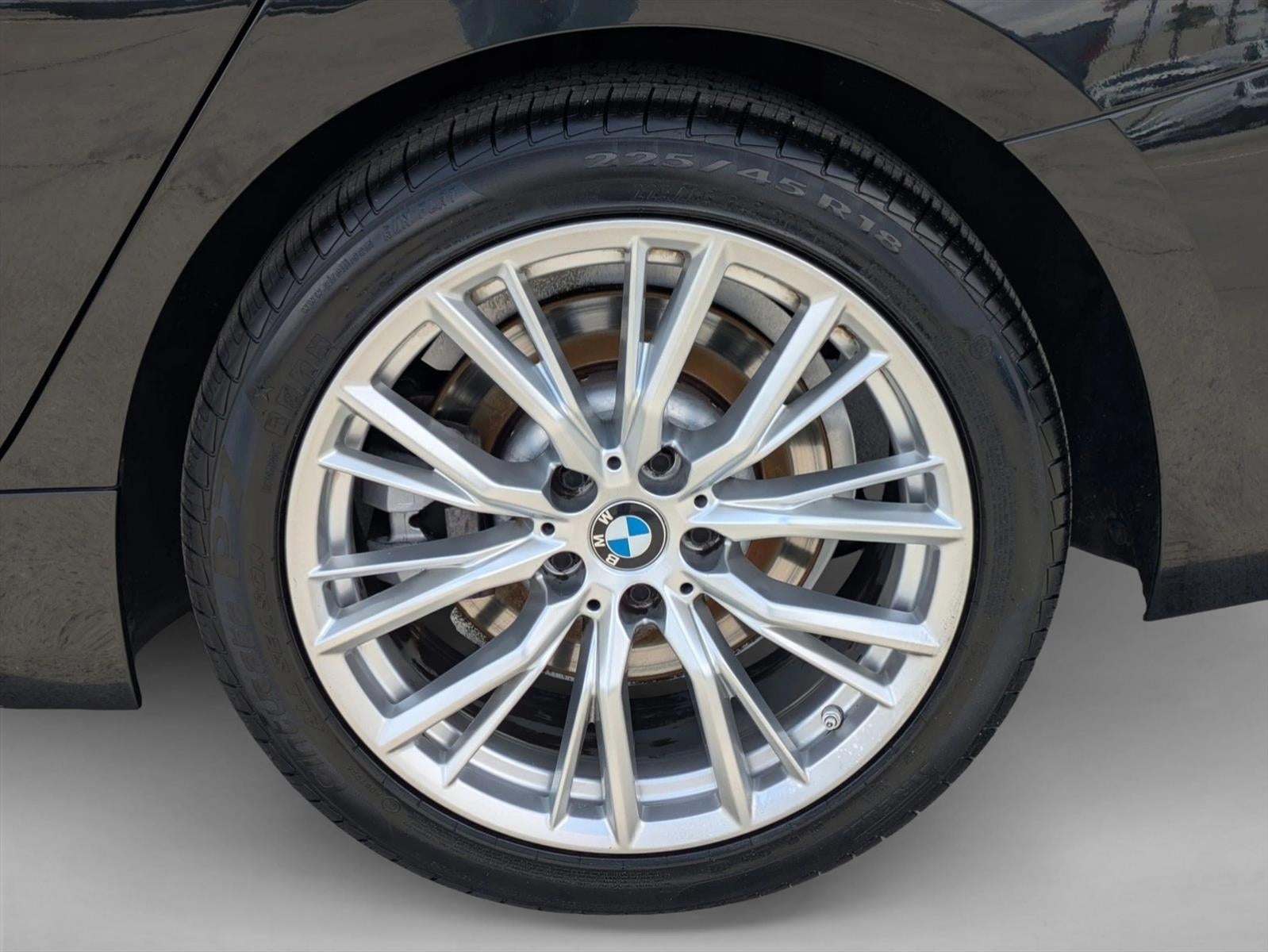 2023 BMW 330i Sedan