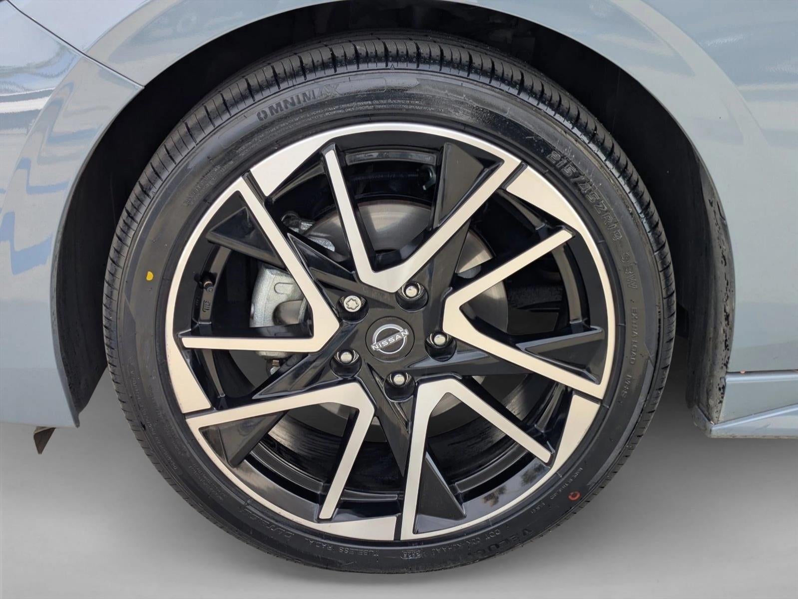 2025 Nissan Sentra SR CVT