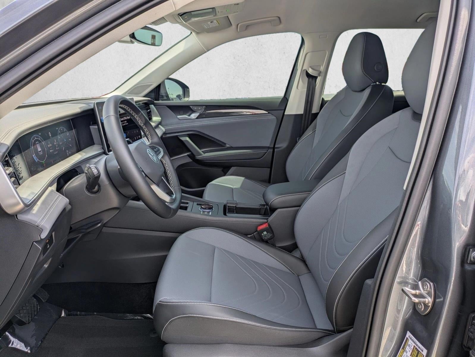 2025 Volkswagen Tiguan 2.0T SE FWD