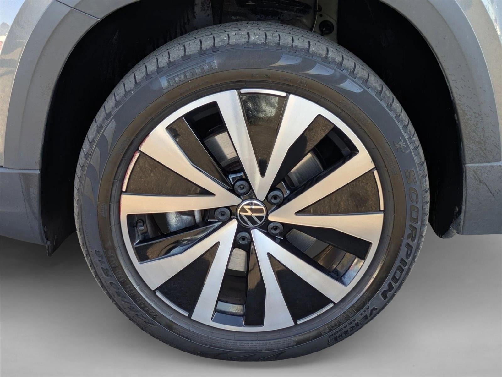 2022 Volkswagen Taos SE 4MOTION