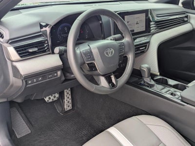 2025 Toyota Camry SE (Natl)