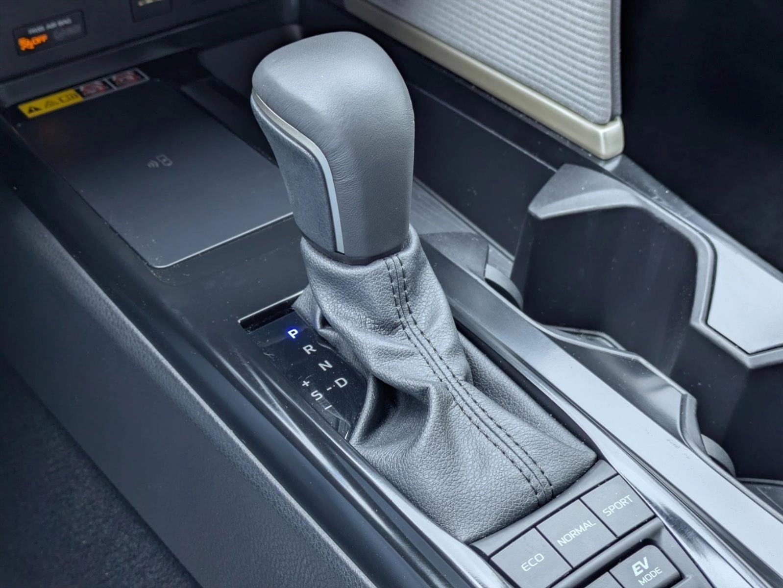 2025 Toyota Camry SE (Natl)