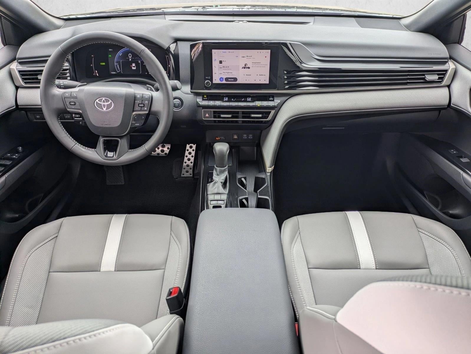 2025 Toyota Camry SE (Natl)