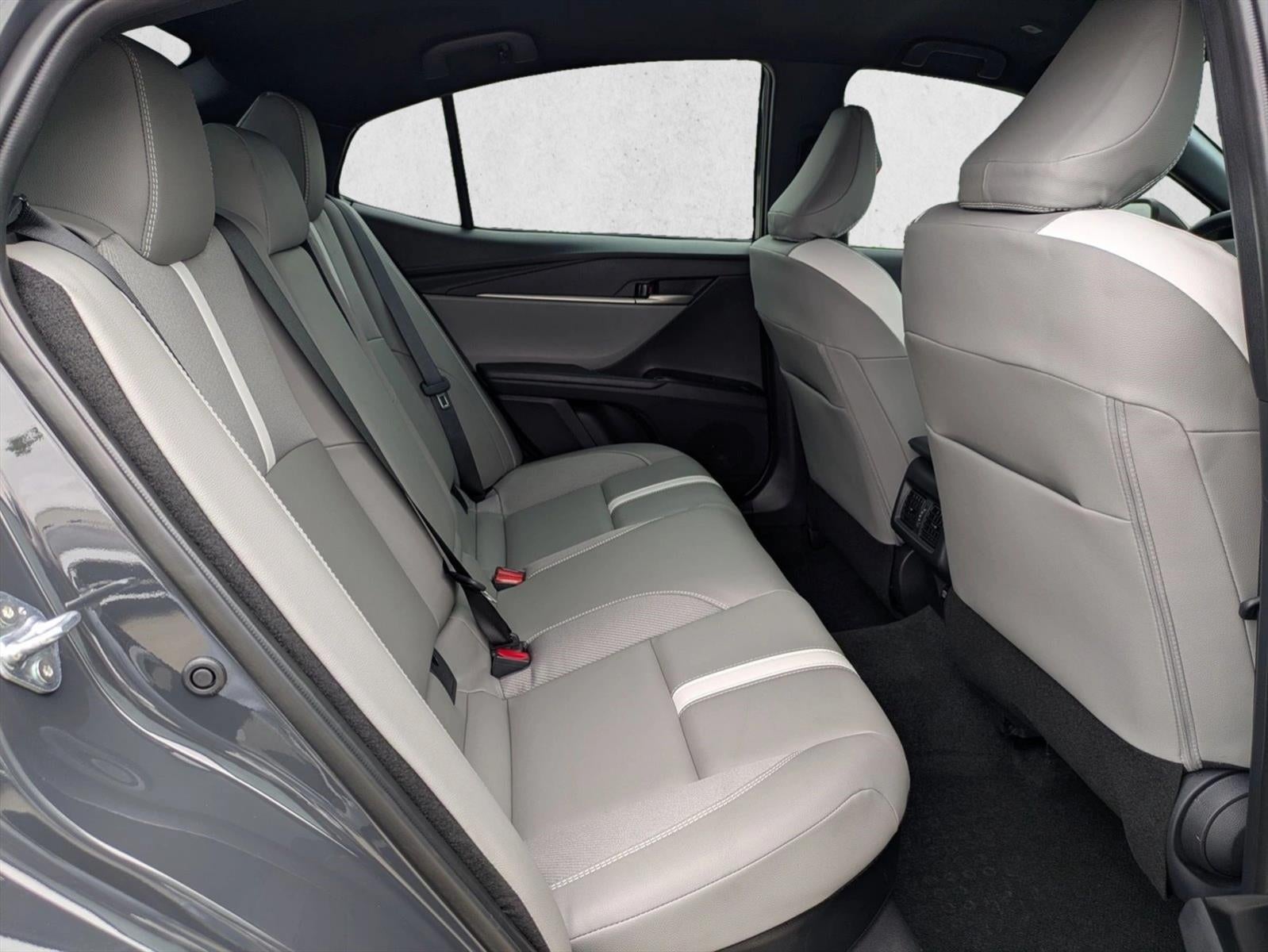 2025 Toyota Camry SE (Natl)