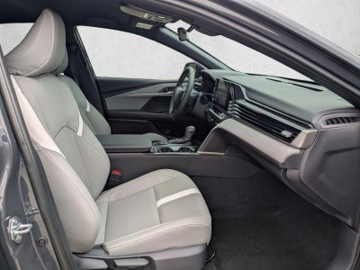 2025 Toyota Camry SE (Natl)