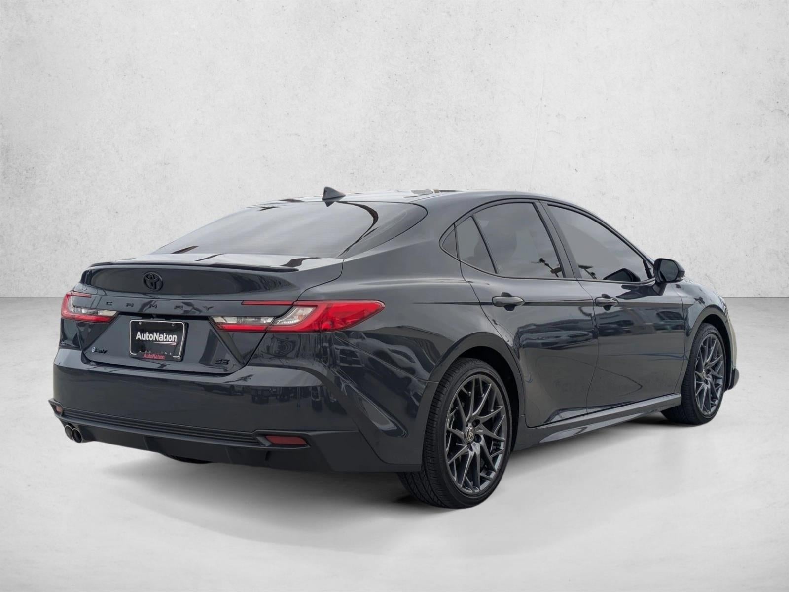 2025 Toyota Camry SE (Natl)
