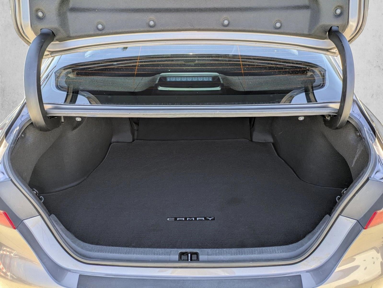 2020 Toyota Camry SE Auto (Natl)