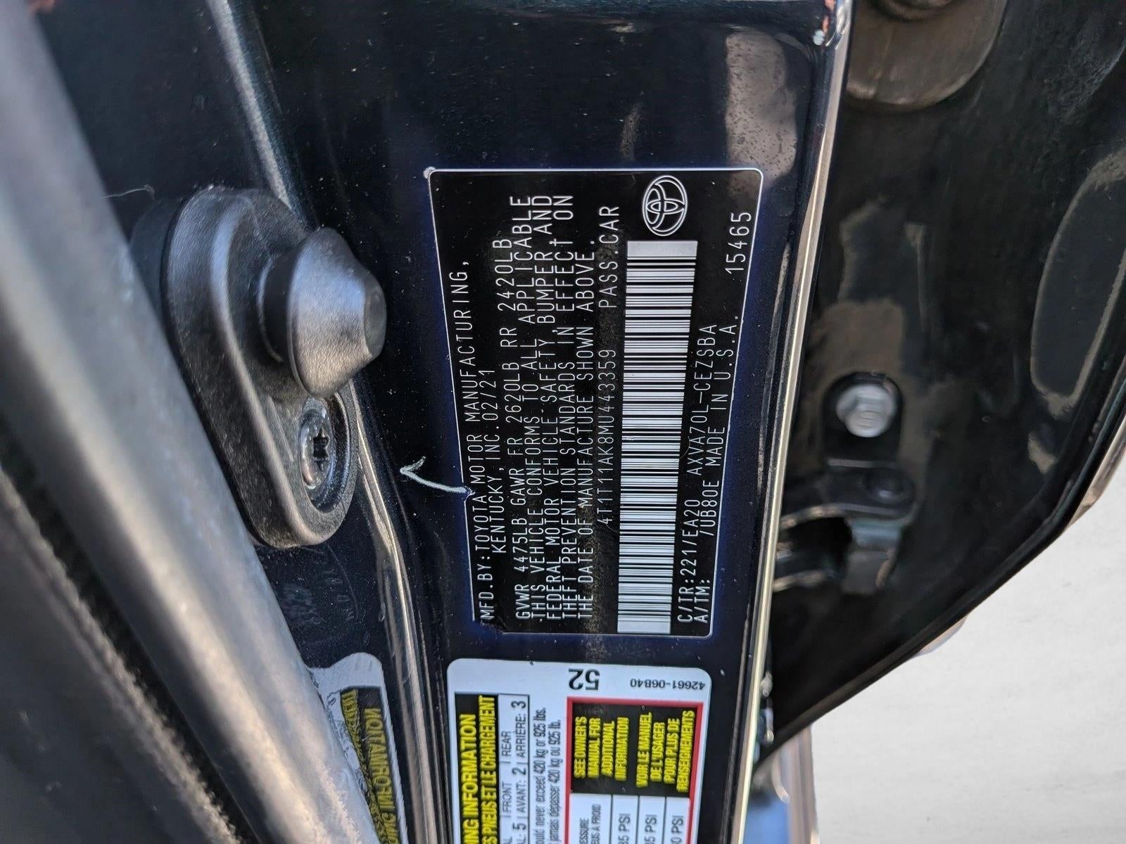 2021 Toyota Camry SE Auto (SE)