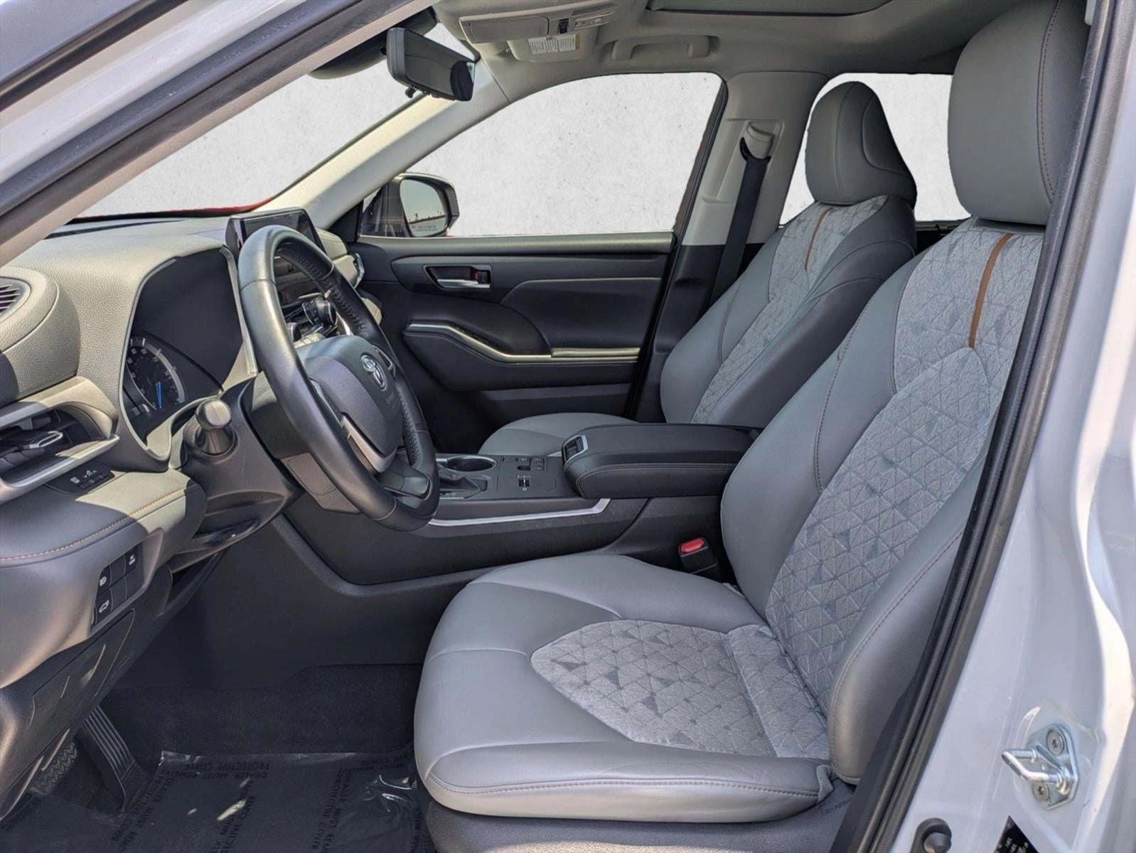 2023 Toyota Highlander Hybrid Bronze Edition FWD (Natl)