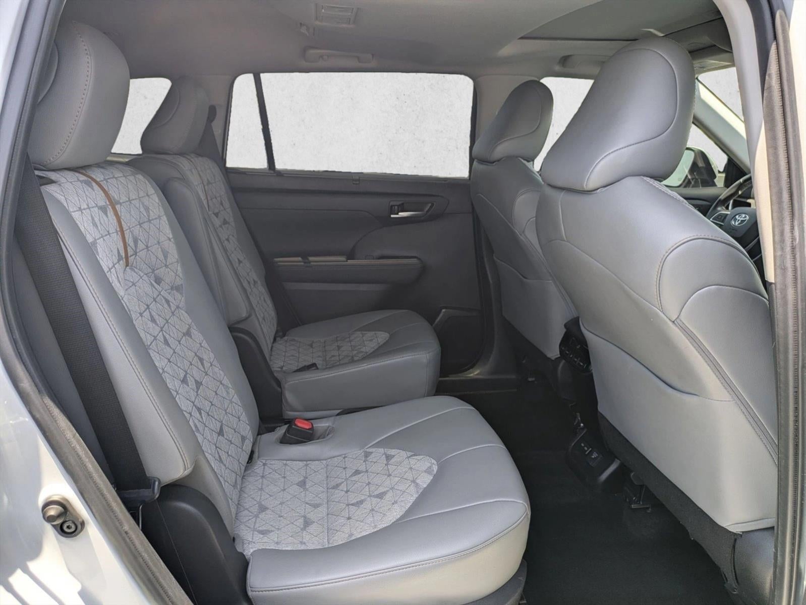 2023 Toyota Highlander Hybrid Bronze Edition FWD (Natl)