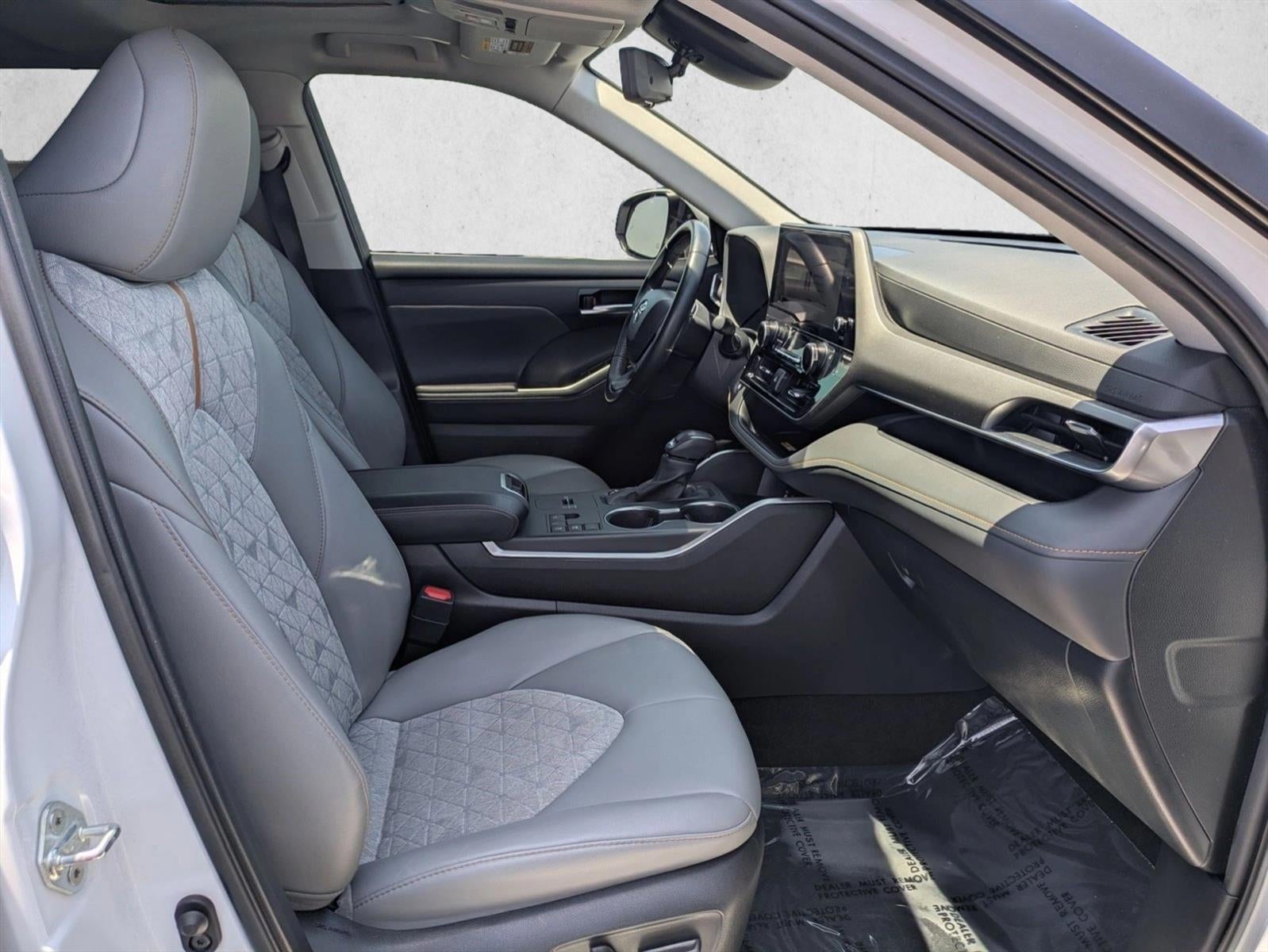 2023 Toyota Highlander Hybrid Bronze Edition FWD (Natl)