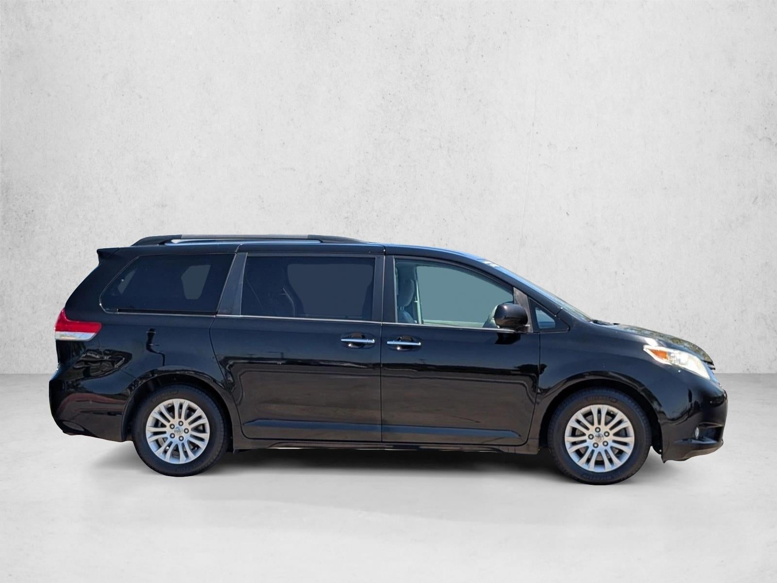 2013 Toyota Sienna 5dr 8-Pass Van V6 XLE FWD (Natl)