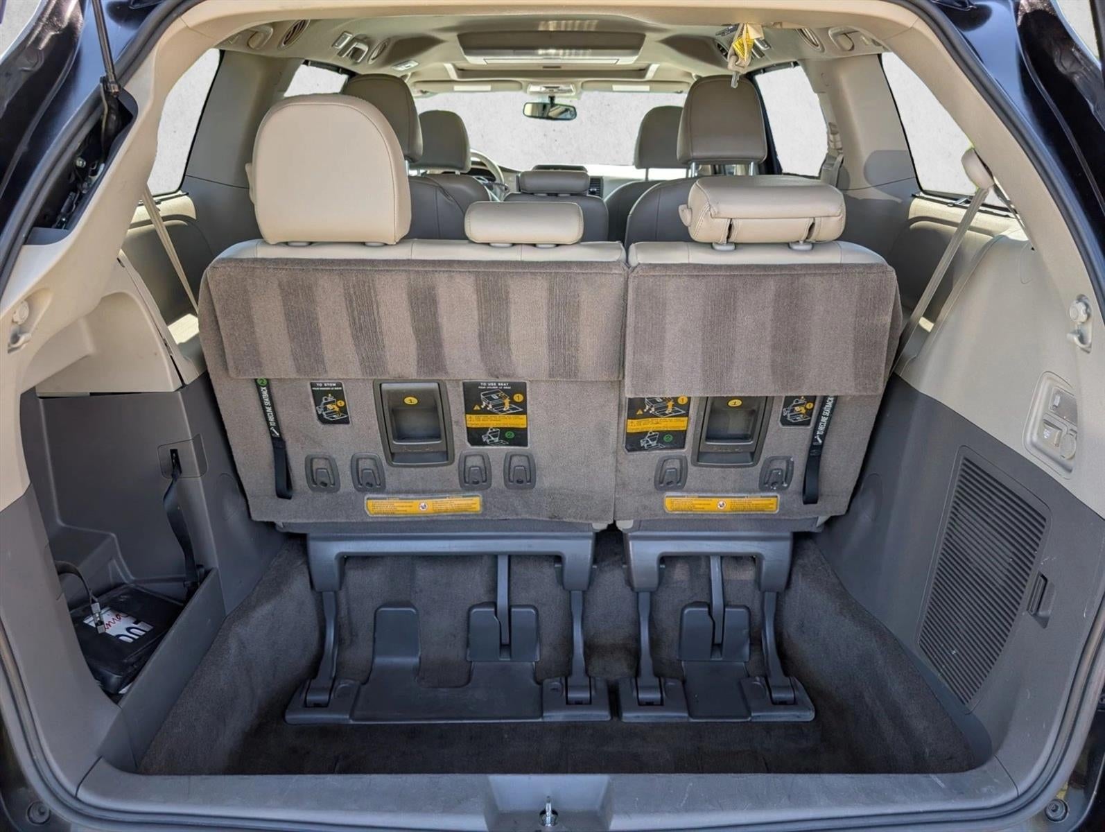 2013 Toyota Sienna 5dr 8-Pass Van V6 XLE FWD (Natl)