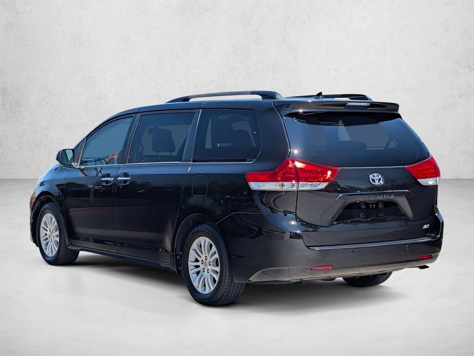2013 Toyota Sienna 5dr 8-Pass Van V6 XLE FWD (Natl)