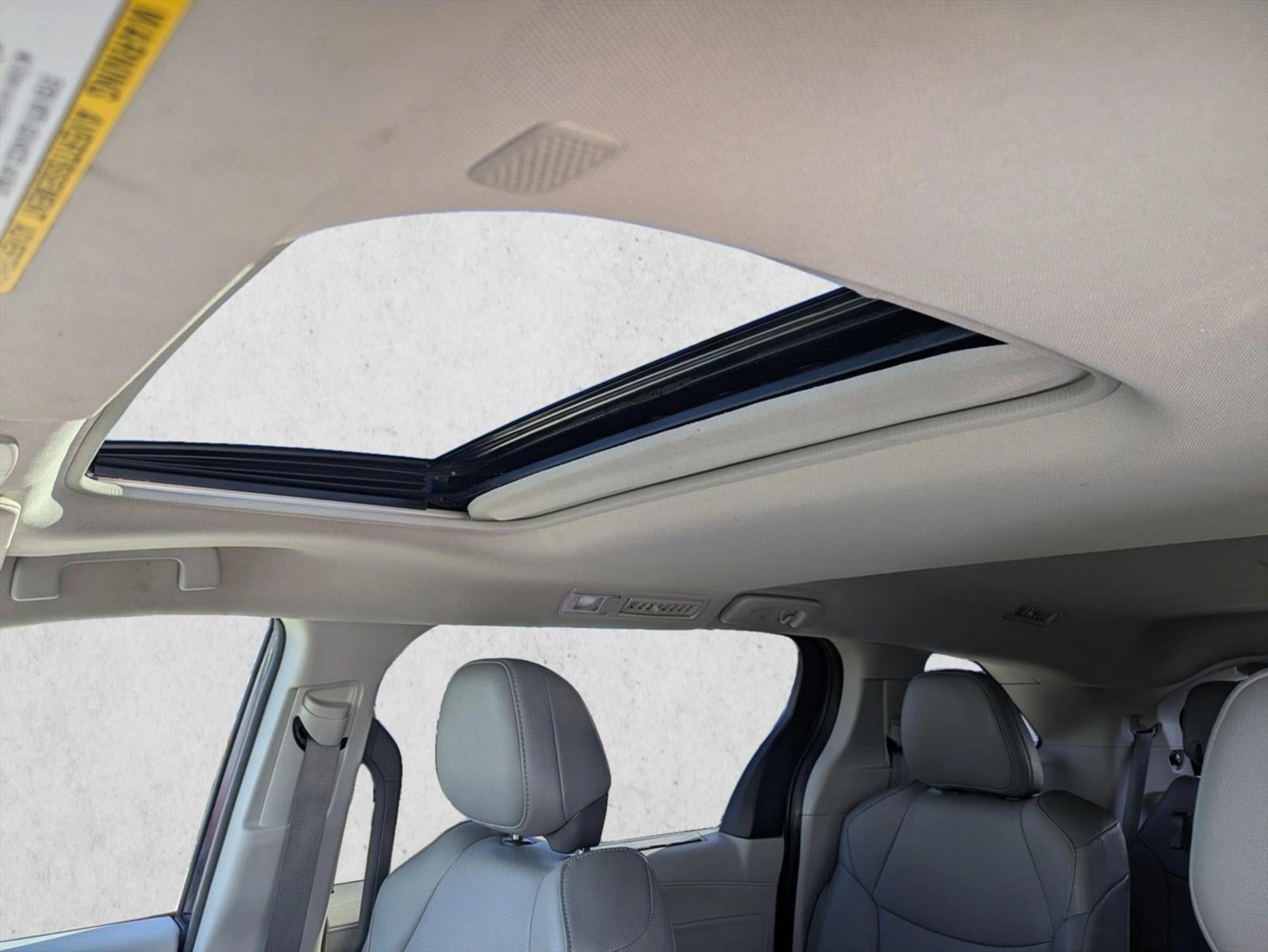 2023 Toyota Sienna XLE FWD 8-Passenger (Natl)