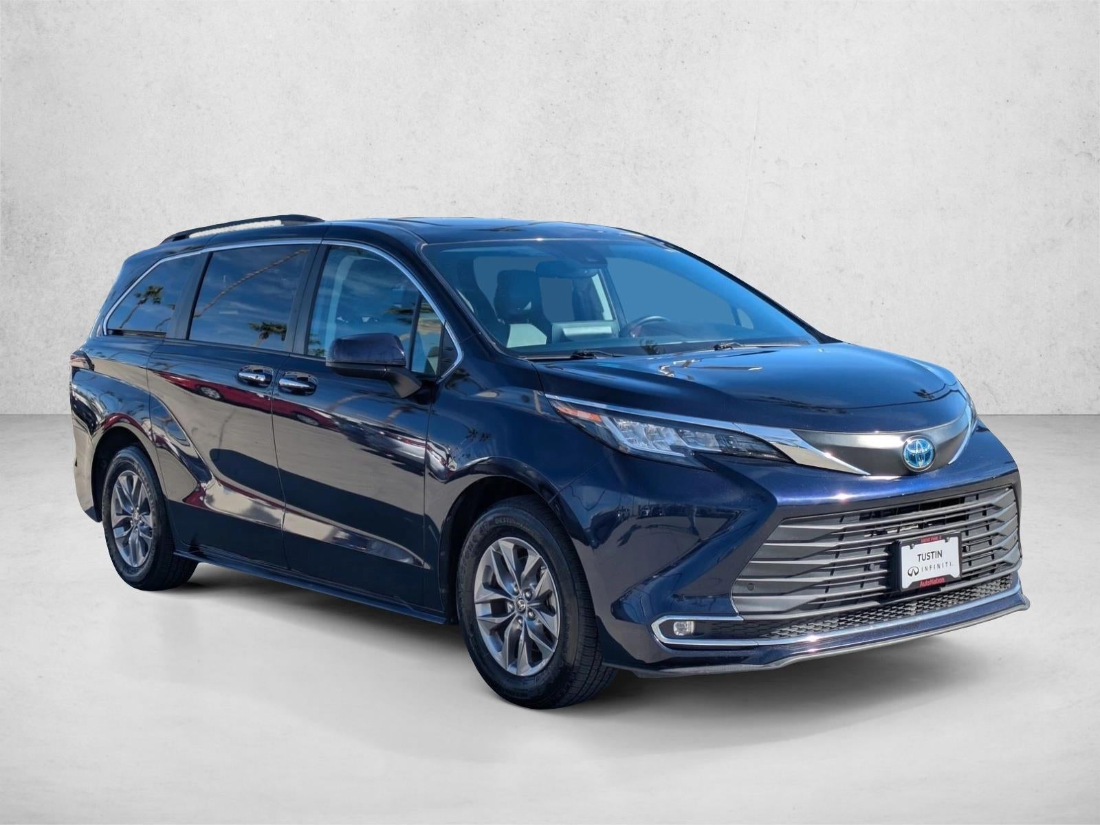 2023 Toyota Sienna XLE FWD 8-Passenger (Natl)