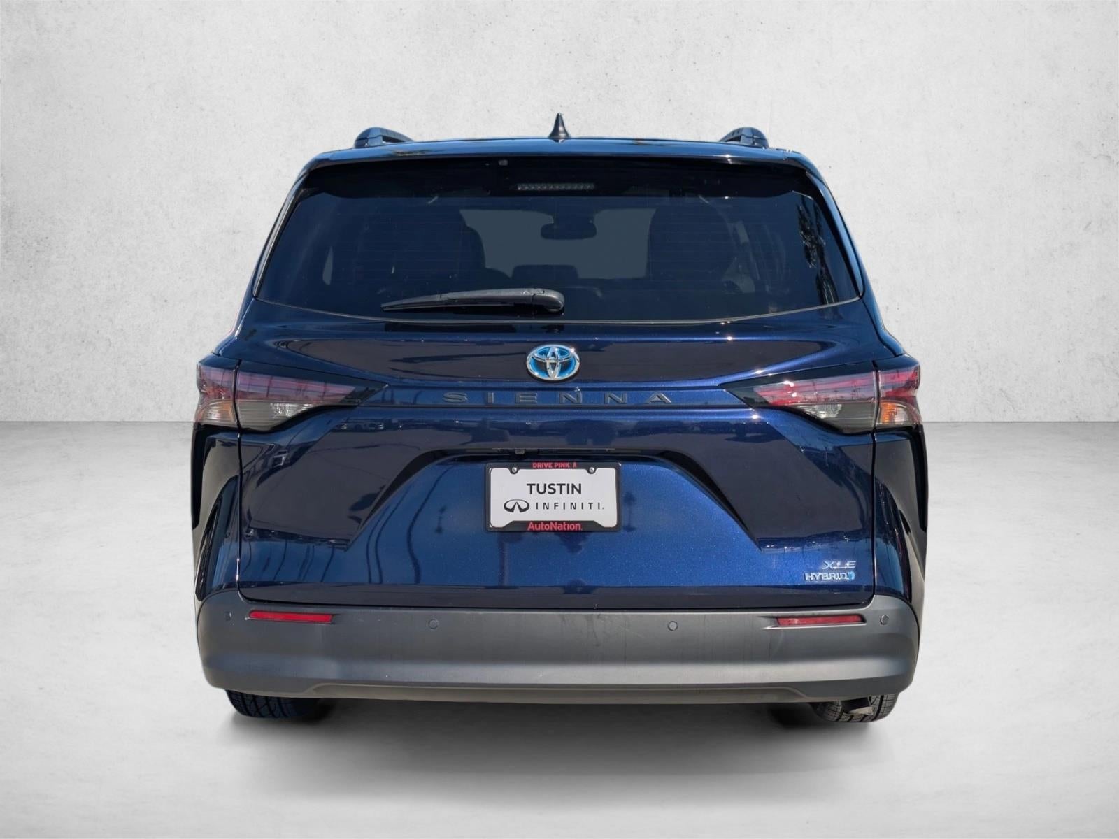 2023 Toyota Sienna XLE FWD 8-Passenger (Natl)
