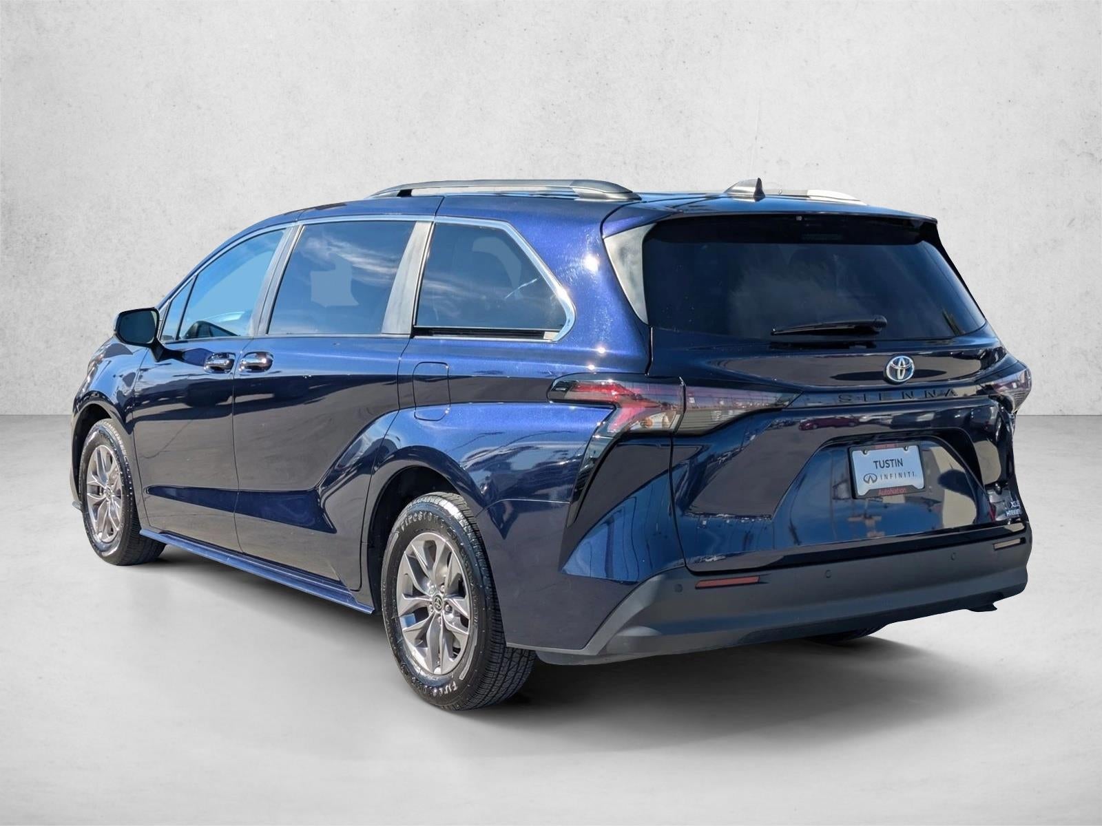 2023 Toyota Sienna XLE FWD 8-Passenger (Natl)