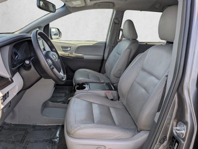 2017 Toyota Sienna XLE FWD 8-Passenger (Natl)