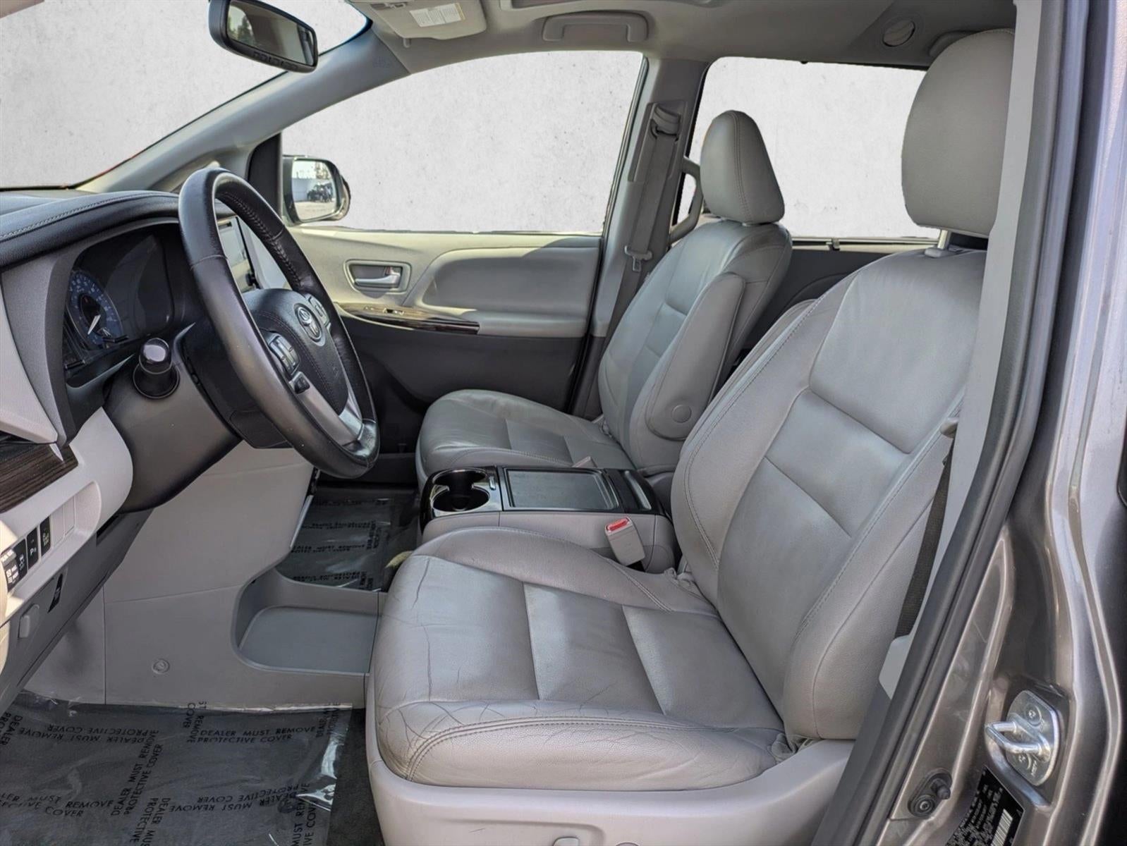 2017 Toyota Sienna XLE FWD 8-Passenger (Natl)