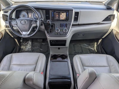 2017 Toyota Sienna XLE FWD 8-Passenger (Natl)