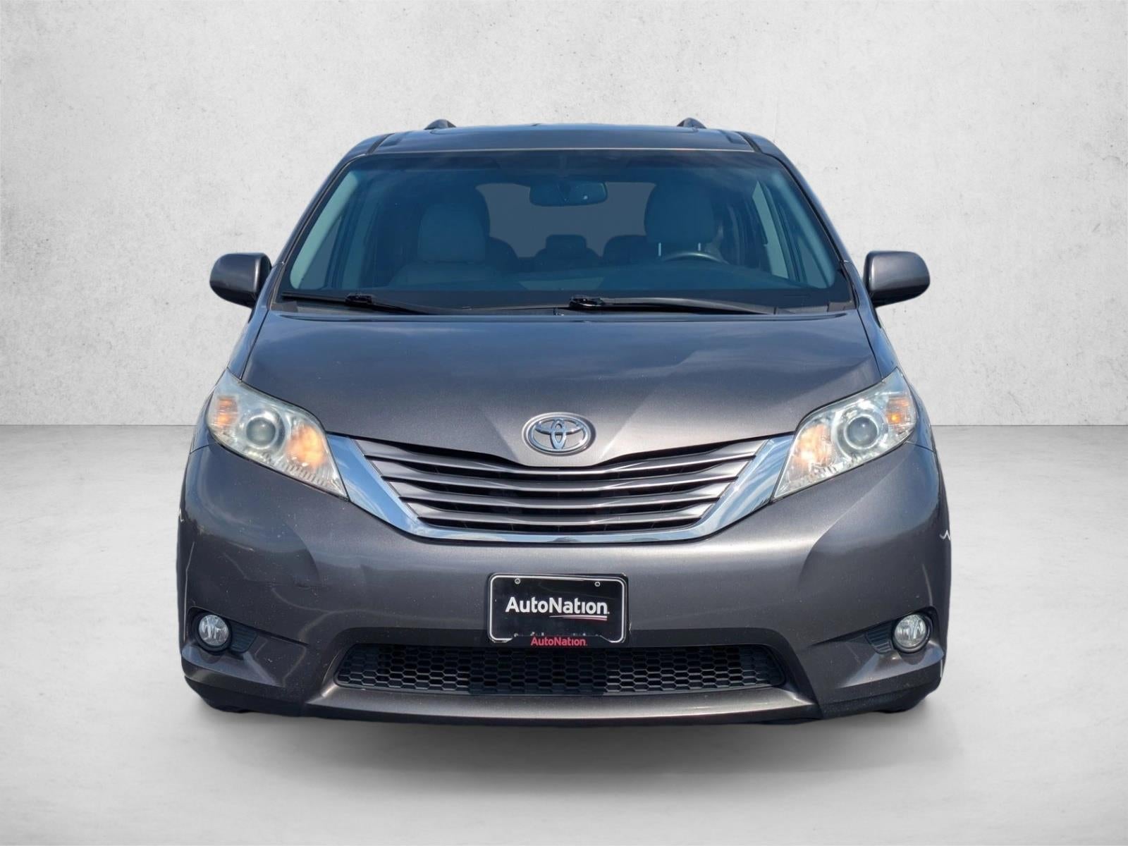 2017 Toyota Sienna XLE FWD 8-Passenger (Natl)