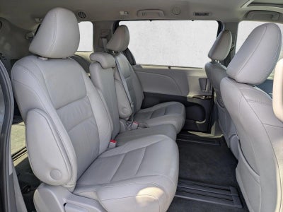 2017 Toyota Sienna XLE FWD 8-Passenger (Natl)