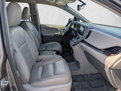 2017 Toyota Sienna XLE FWD 8-Passenger (Natl)