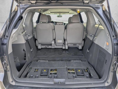 2017 Toyota Sienna XLE FWD 8-Passenger (Natl)